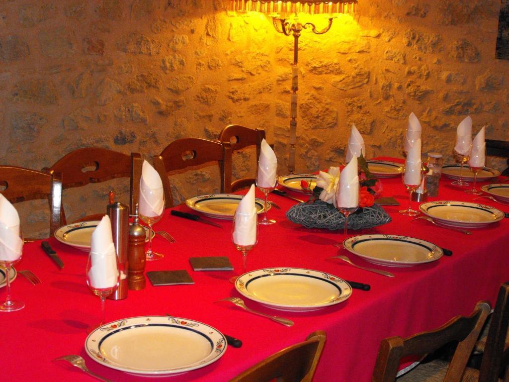 Chateau De Crecy Bed and Breakfast Romagne  Exteriör bild